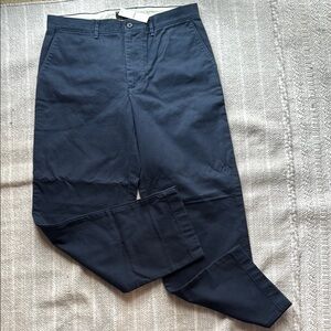NWT- J Crew Men’s Classic Relaxed Sz 33 x 32 Navy Blue